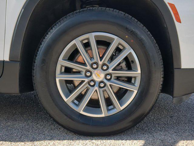 Photo of 2023 Summit White Chevrolet Traverse