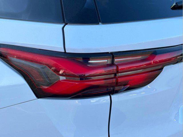 Photo of 2023 Summit White Chevrolet Traverse