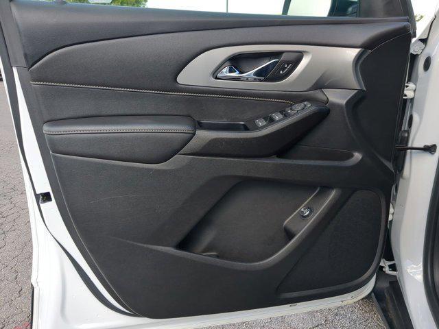 Photo of 2023 Summit White Chevrolet Traverse