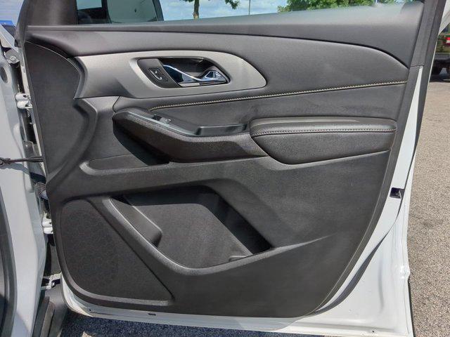 Photo of 2023 Summit White Chevrolet Traverse