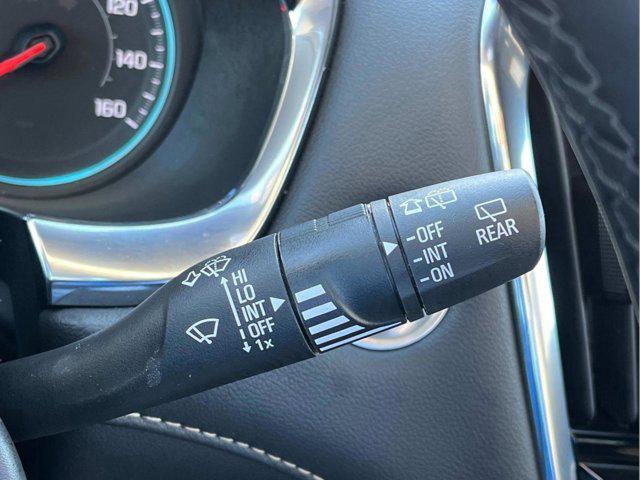 Photo of 2023 Summit White Chevrolet Traverse