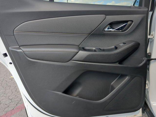 Photo of 2023 Summit White Chevrolet Traverse