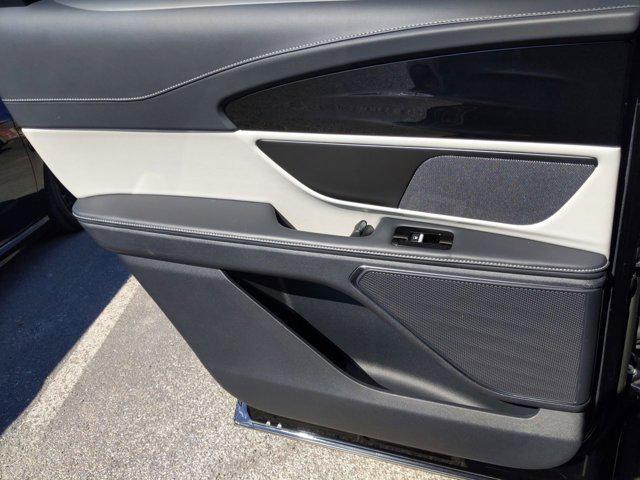 Photo of 2024 Infinite Black Metallic Clearcoat Lincoln Nautilus