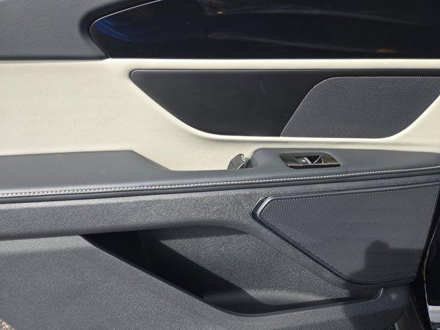 Photo of 2024 Infinite Black Metallic Clearcoat Lincoln Nautilus
