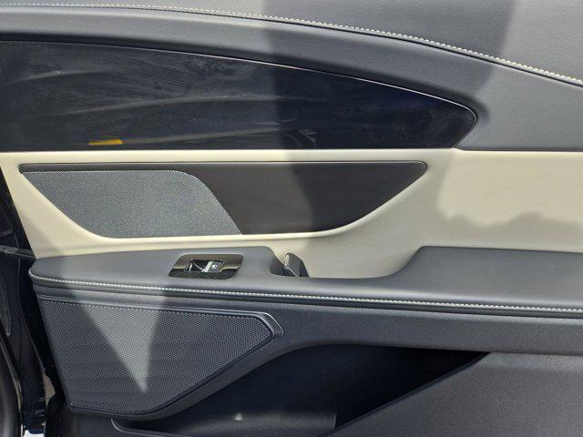 Photo of 2024 Infinite Black Metallic Clearcoat Lincoln Nautilus
