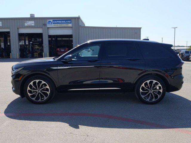 Photo of 2024 Infinite Black Metallic Clearcoat Lincoln Nautilus