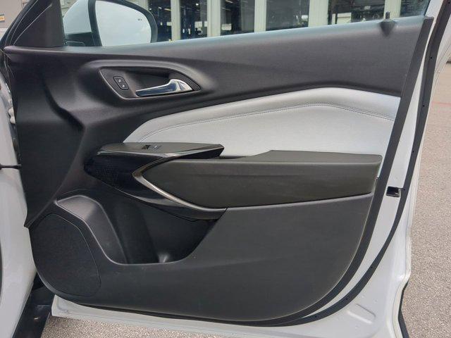 Photo of 2024 Summit White Chevrolet Trax