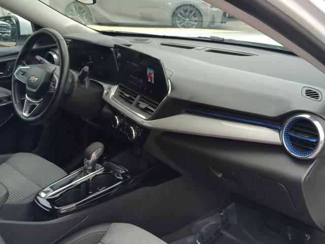 Photo of 2024 Summit White Chevrolet Trax