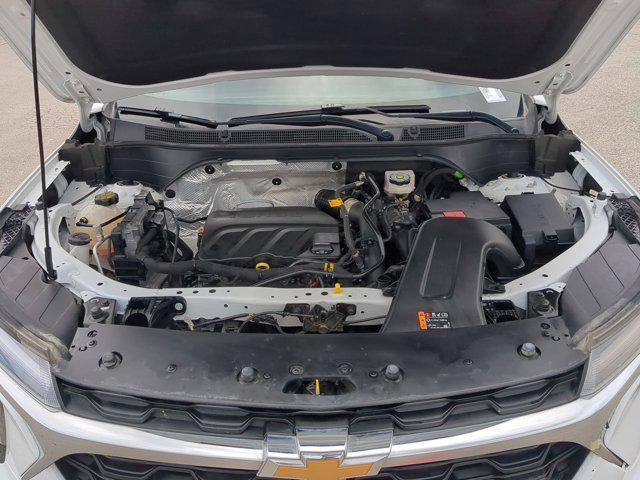 Photo of 2024 Summit White Chevrolet Trax