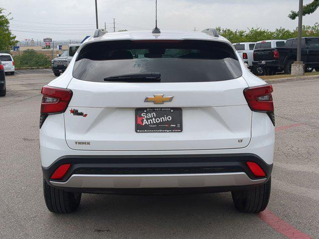 Photo of 2024 Summit White Chevrolet Trax
