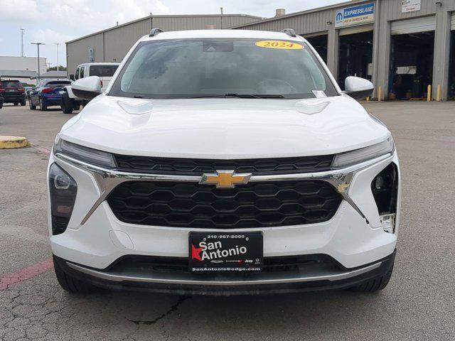 Photo of 2024 Summit White Chevrolet Trax