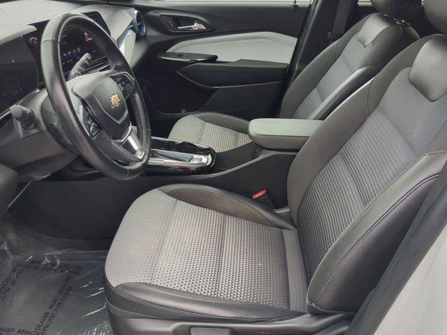 Photo of 2024 Summit White Chevrolet Trax