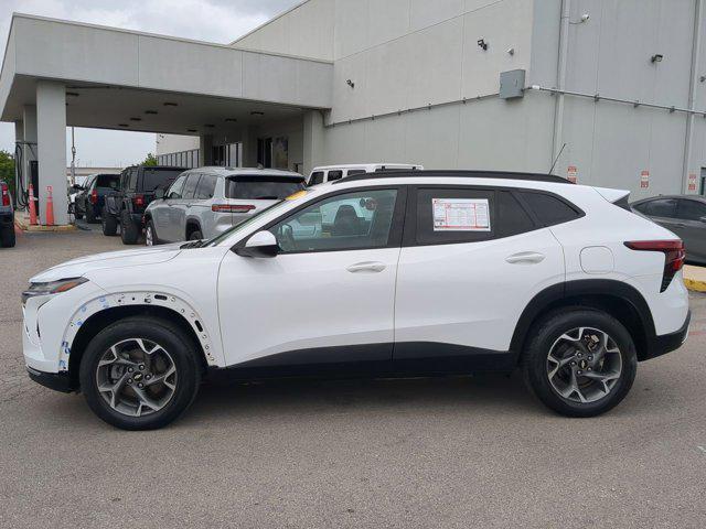 Photo of 2024 Summit White Chevrolet Trax
