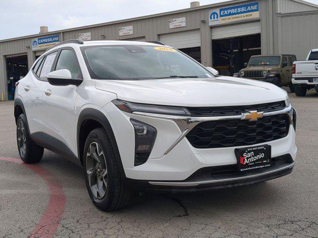 Photo of 2024 Summit White Chevrolet Trax