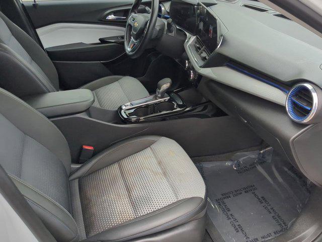 Photo of 2024 Summit White Chevrolet Trax