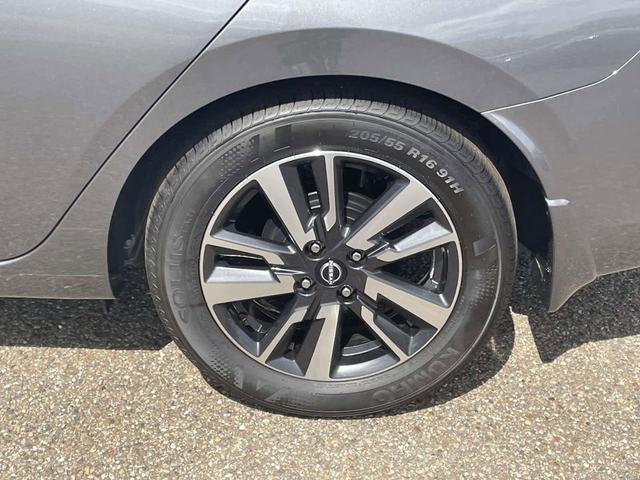 Photo of 2025 Gun Metallic Nissan Versa