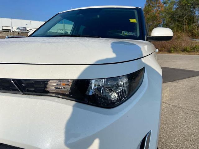 Photo of 2024 Snow White Pearl Kia Soul