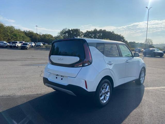 Photo of 2024 Snow White Pearl Kia Soul