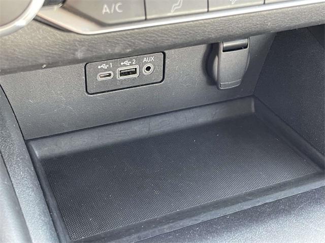 Photo of 2022 Super Black Clearcoat Nissan Altima