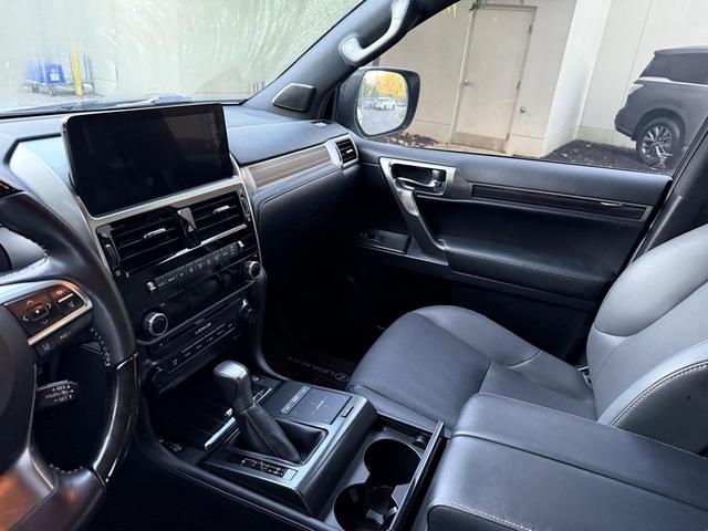 Photo of 2023 White Pearl Lexus GX 460