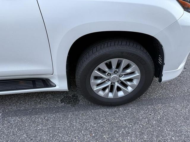 Photo of 2023 White Pearl Lexus GX 460