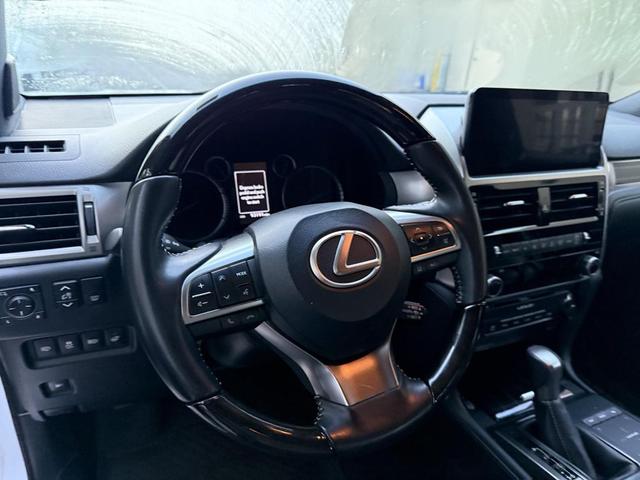 Photo of 2023 White Pearl Lexus GX 460
