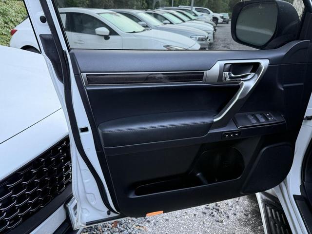Photo of 2023 White Pearl Lexus GX 460