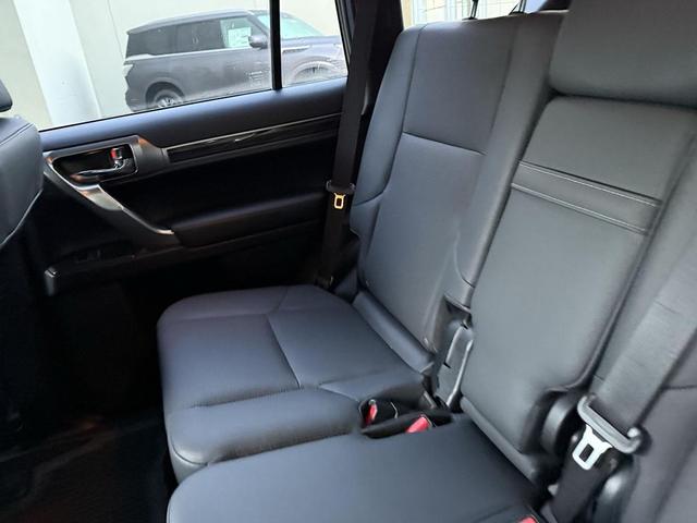 Photo of 2023 White Pearl Lexus GX 460