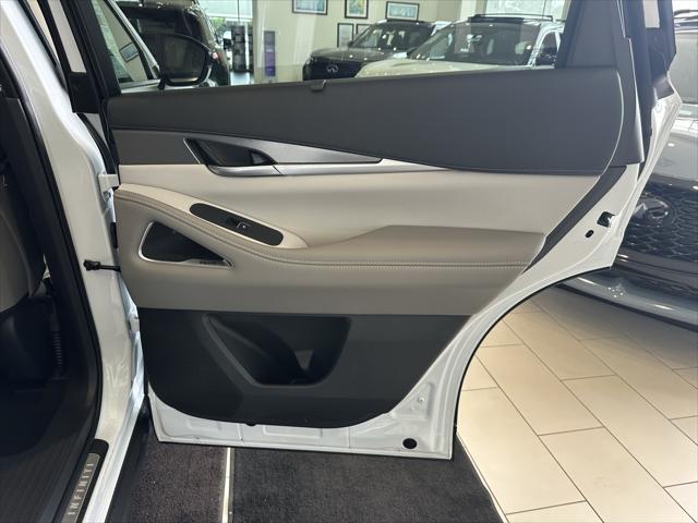 Photo of 2026 Radiant White INFINITI QX60