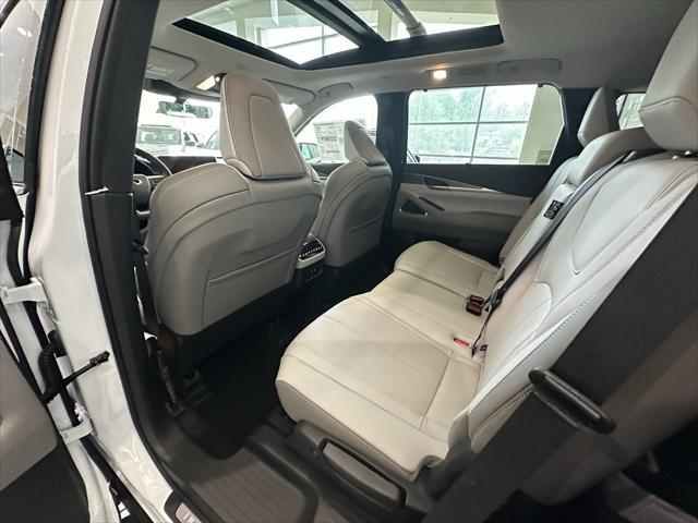 Photo of 2026 Radiant White INFINITI QX60
