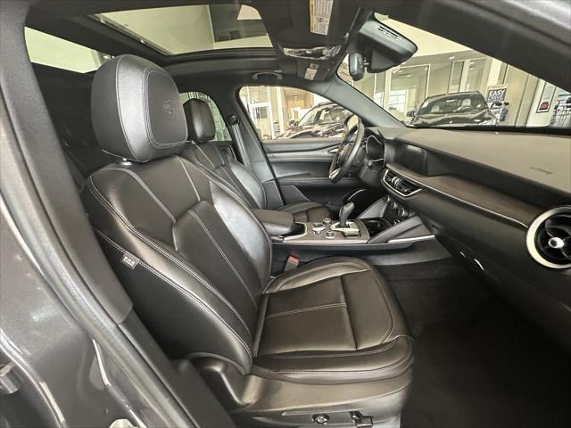 Photo of 2022 Vesuvio Gray Metallic Alfa Romeo Stelvio