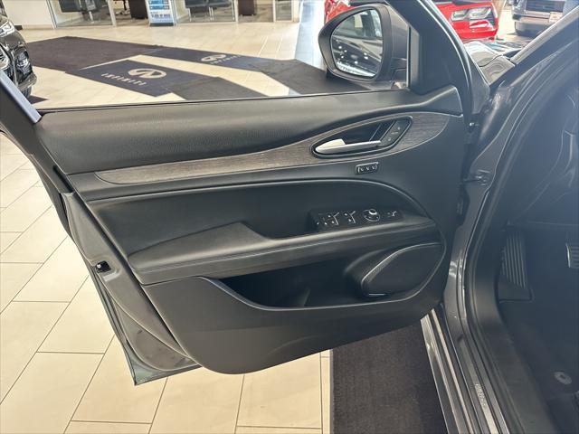 Photo of 2022 Vesuvio Gray Metallic Alfa Romeo Stelvio