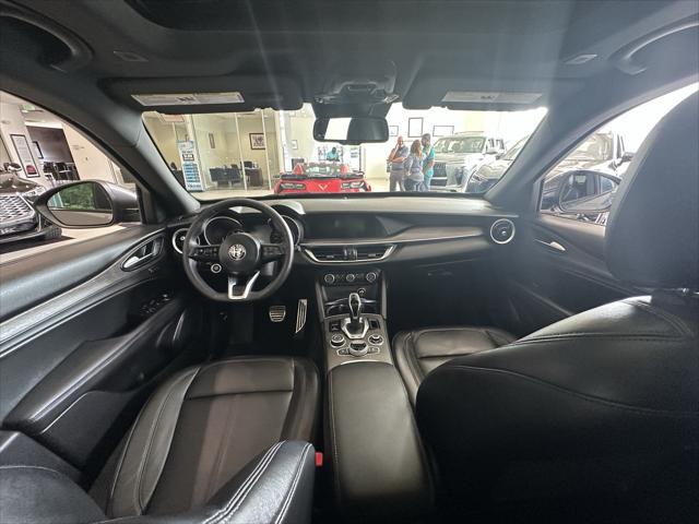 Photo of 2022 Vesuvio Gray Metallic Alfa Romeo Stelvio