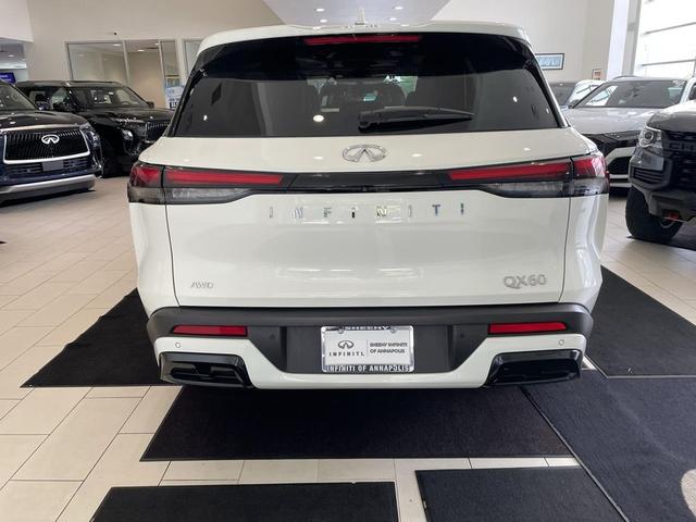 Photo of 2024 Glacier White INFINITI QX60