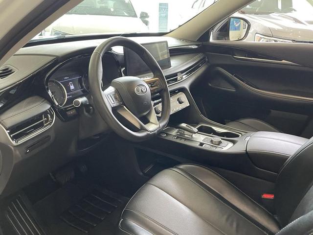 Photo of 2024 Glacier White INFINITI QX60