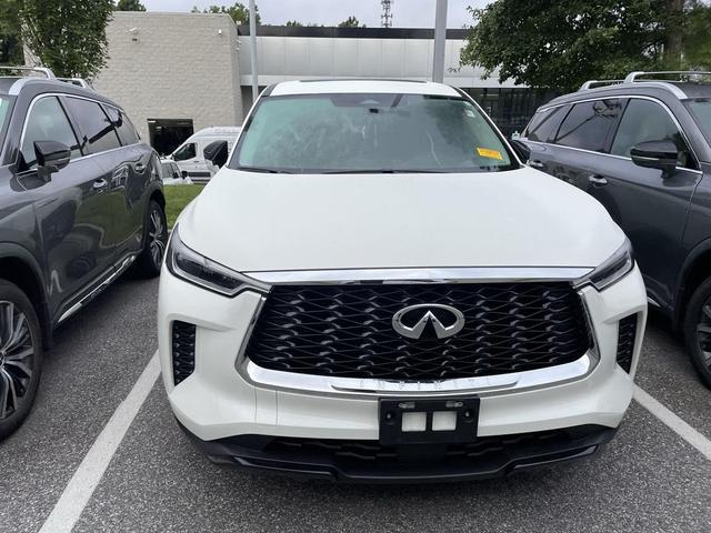 Photo of 2024 Glacier White INFINITI QX60