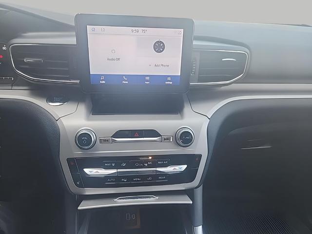 Photo of 2023 Iconic Silver Metallic Ford Explorer