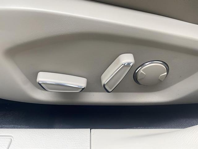 Photo of 2017 Lightning Blue Ford Fusion