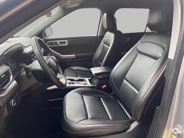Photo of 2023 Iconic Silver Metallic Ford Explorer