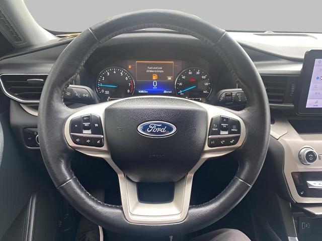 Photo of 2023 Iconic Silver Metallic Ford Explorer