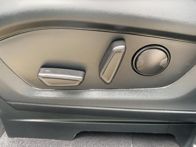 Photo of 2023 Iconic Silver Metallic Ford Explorer