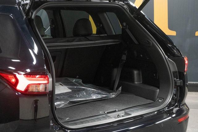 Photo of 2025 Labrador Black Pearl Mitsubishi Outlander PHEV