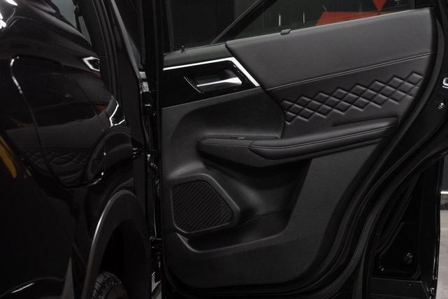 Photo of 2025 Labrador Black Pearl Mitsubishi Outlander PHEV