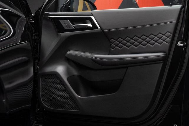 Photo of 2025 Labrador Black Pearl Mitsubishi Outlander PHEV