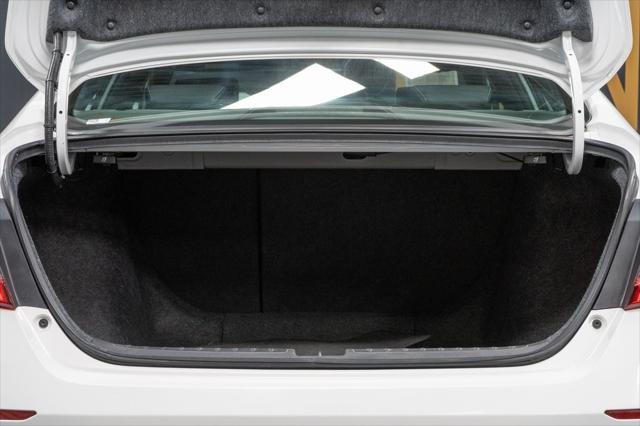 Photo of 2022 Platinum White Pearl Honda Accord
