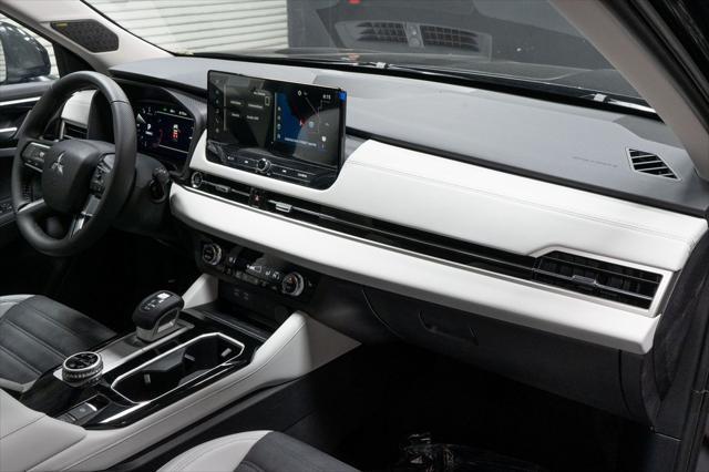 Photo of 2025 Black Diamond Mitsubishi Outlander