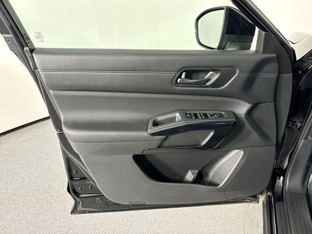Photo of 2023 Black Nissan Pathfinder