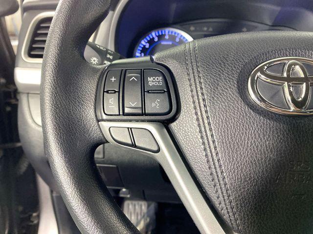 Photo of 2019 Midnight Black Metallic Toyota Highlander