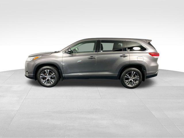 Photo of 2019 Midnight Black Metallic Toyota Highlander