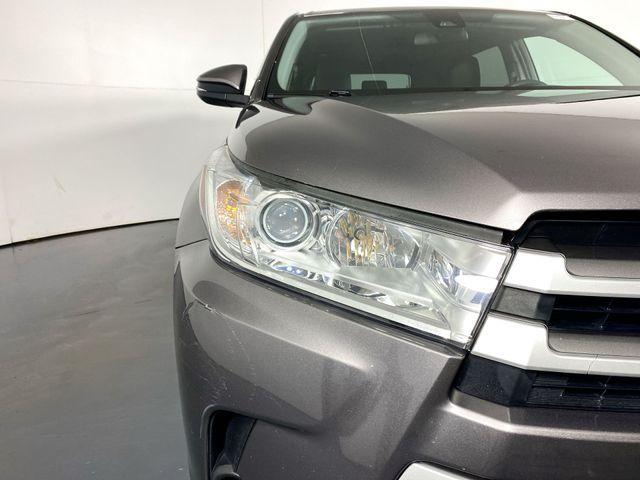 Photo of 2019 Midnight Black Metallic Toyota Highlander